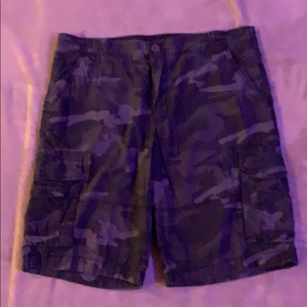 Men’s camo cargo shorts